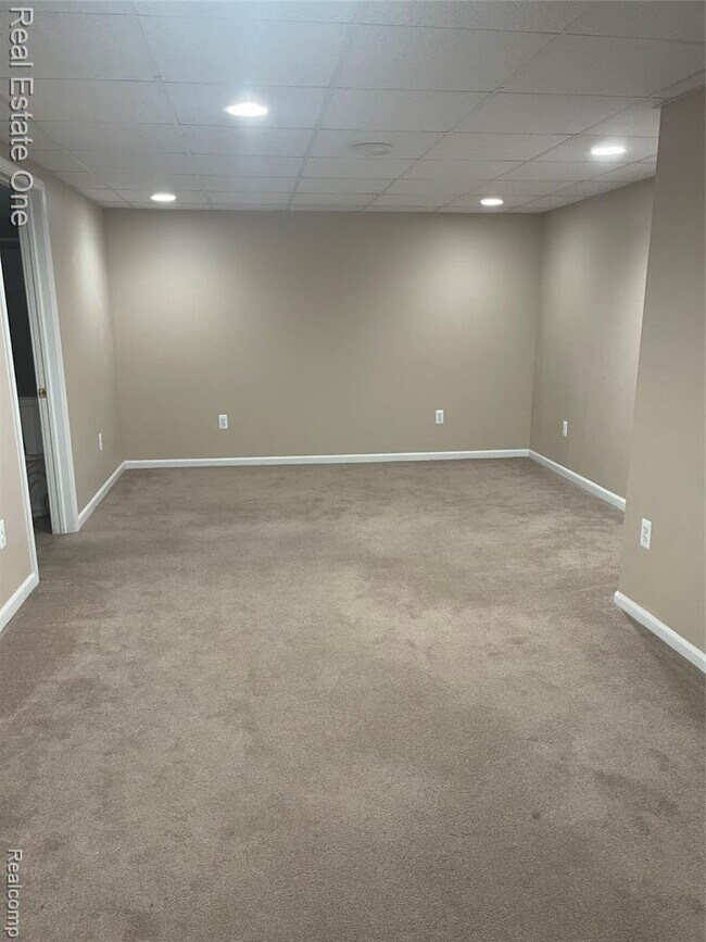 Building Photo - 2519 Westmont Cir