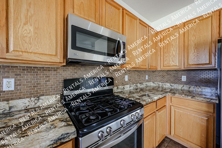 Building Photo - 14300 W Weldon Ave
