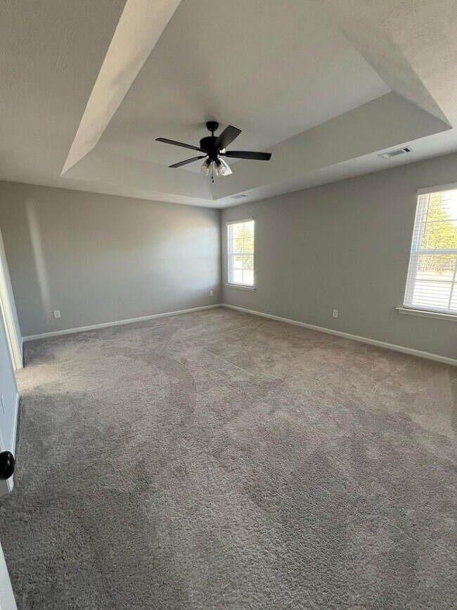 Building Photo - 886 Goodale Dr