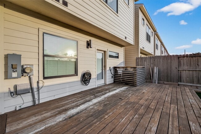 Building Photo - 3925 Tulane Oak Dr