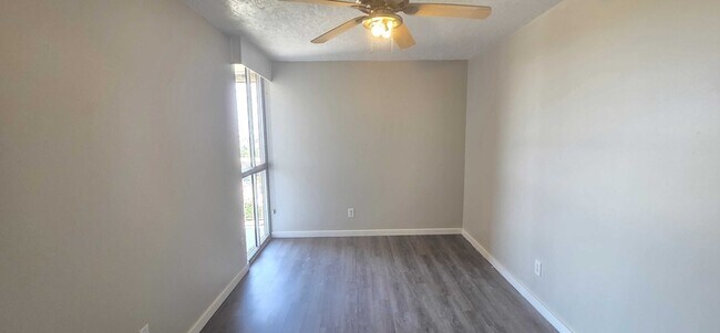 Building Photo - 710 E 200 S