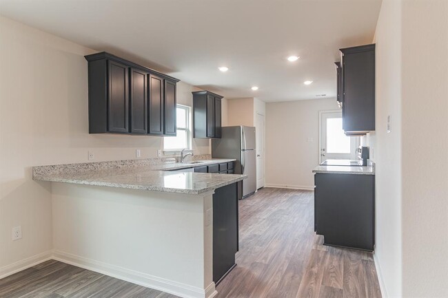 Building Photo - 1052 Riverdale Cove