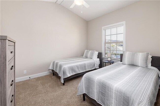 Building Photo - 405 Mariners Cir