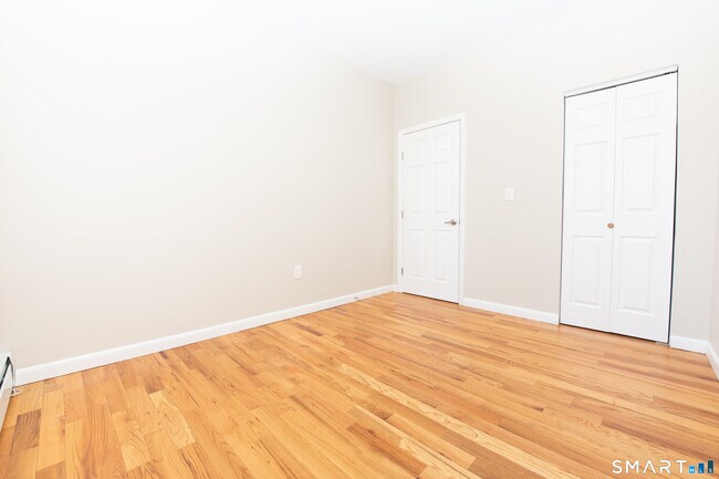 Building Photo - 525 E Main St