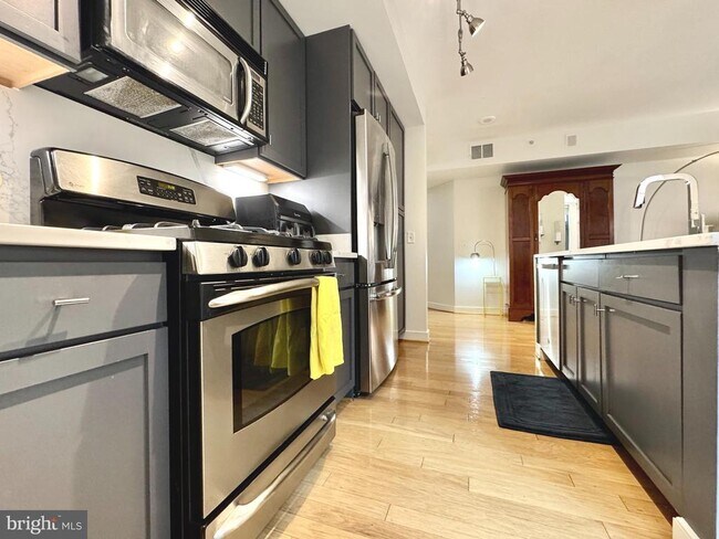 Building Photo - 1117 10th St NW