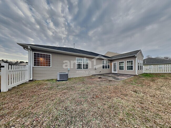 Building Photo - 5279 Crosswinds Rd