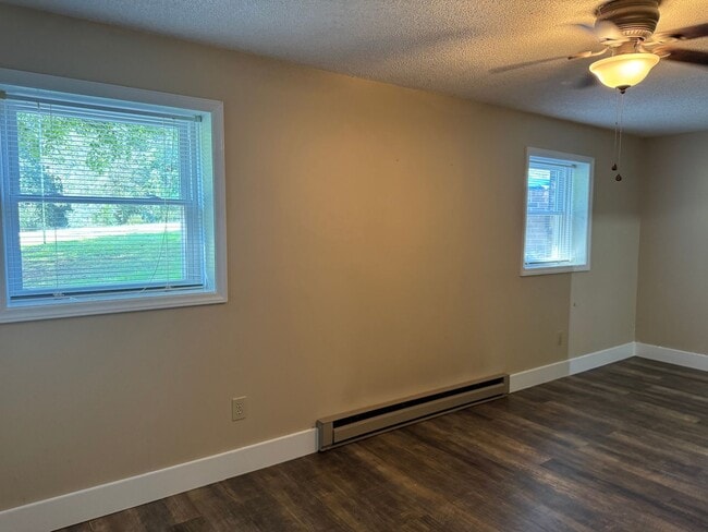 Building Photo - 5672 Claridge Dr
