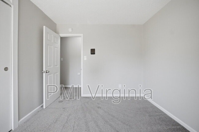 Building Photo - 901 Vincent Ct