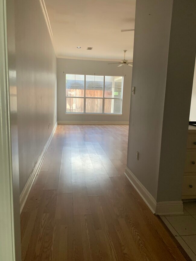 Building Photo - 2867 Toulon Dr