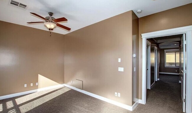 Building Photo - 3 Bed | 3.5 Bath - Biltmore Luxury Townhom...