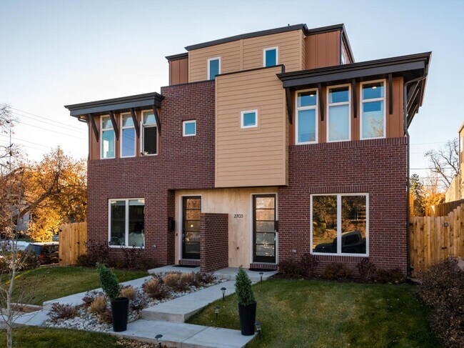 Building Photo - 2703 Grove St
