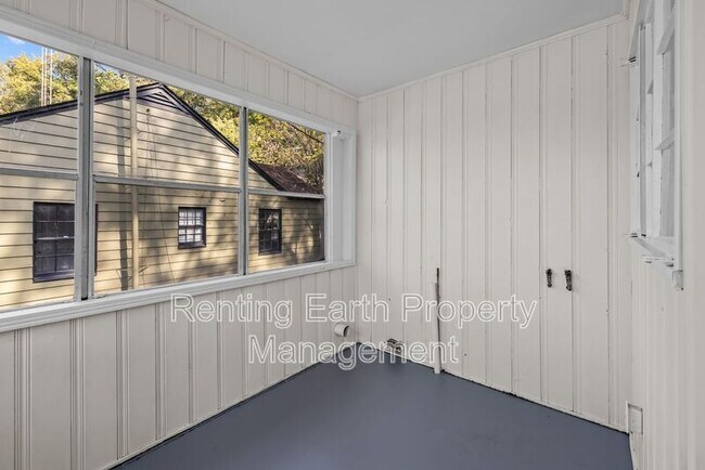 Building Photo - 2609 20th St SW