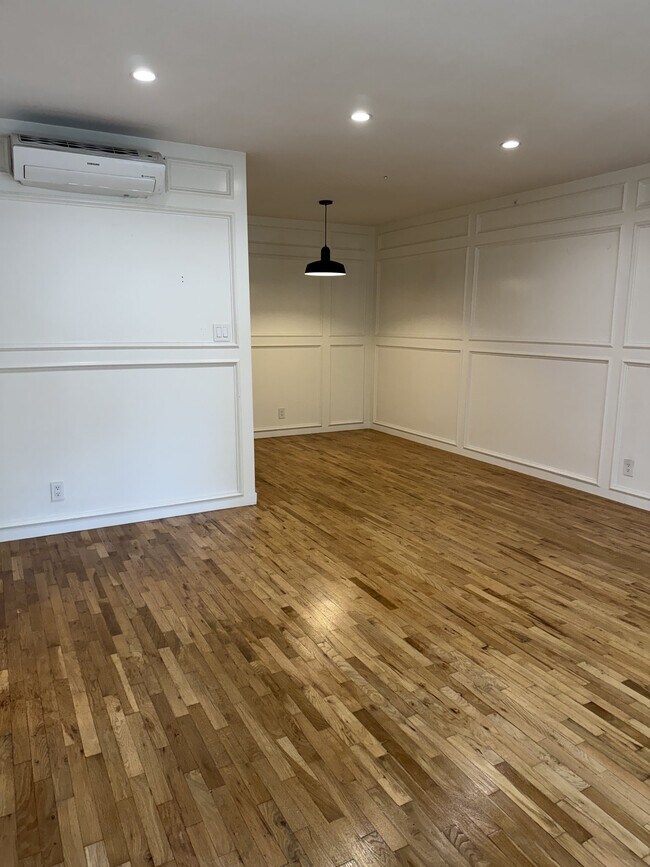 Building Photo - 821 Westmount Dr