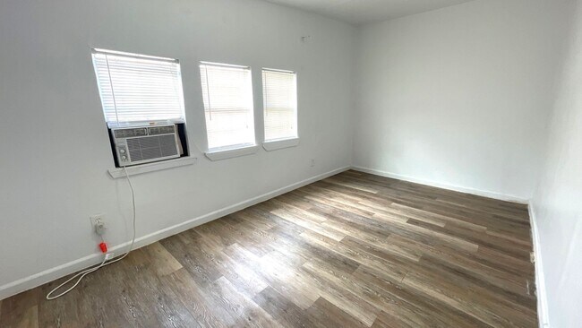 Building Photo - 5523 Avenue O 1/2 Ave