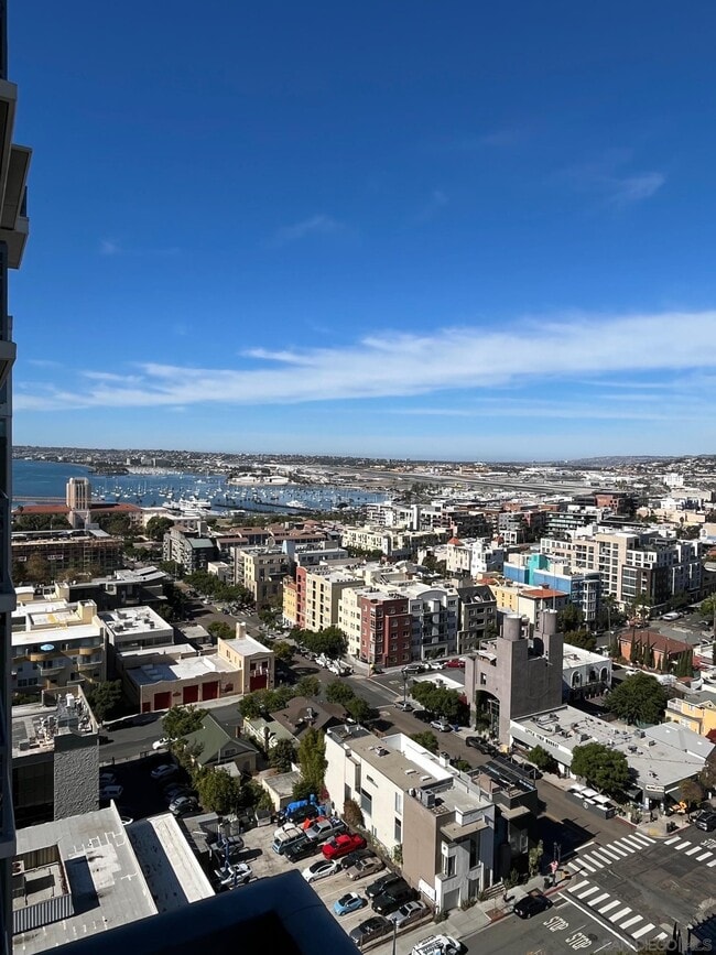 Building Photo - 300 W Beech St