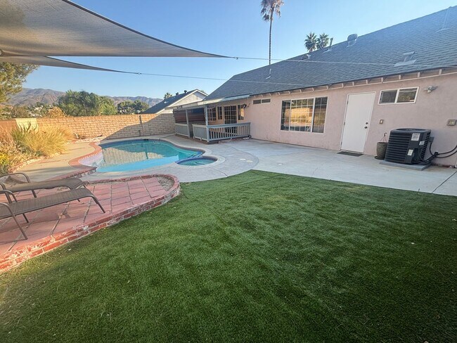 Building Photo - 3-Bedroom Single-Story Home with Private P...