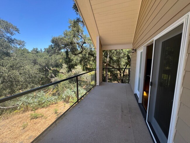 Building Photo - Beautiful 3 Bedroom/2 Bathroom Plus Bonus Room in Ben Lomond