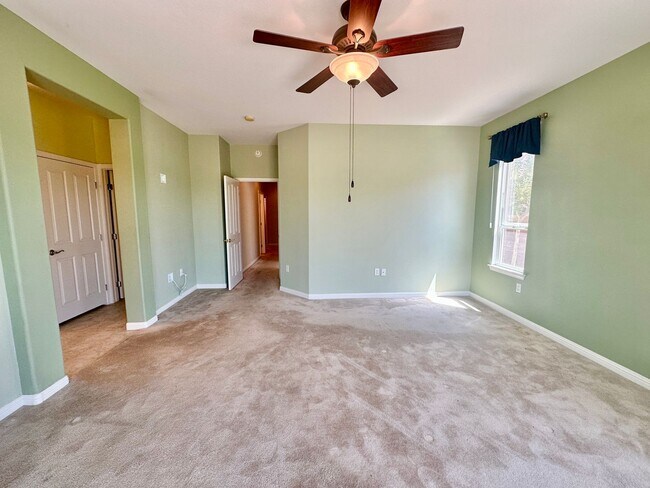 Building Photo - 2653 Traditions Loop
