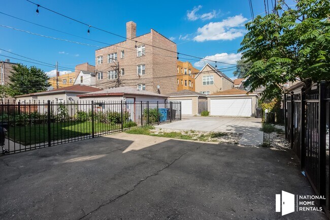 Building Photo - 2835 N Albany Ave