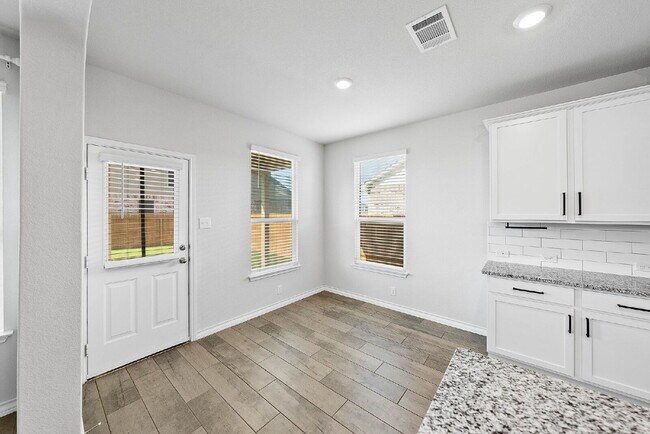 Building Photo - Spacious 5-Bedroom Rental on Oversized Cor...