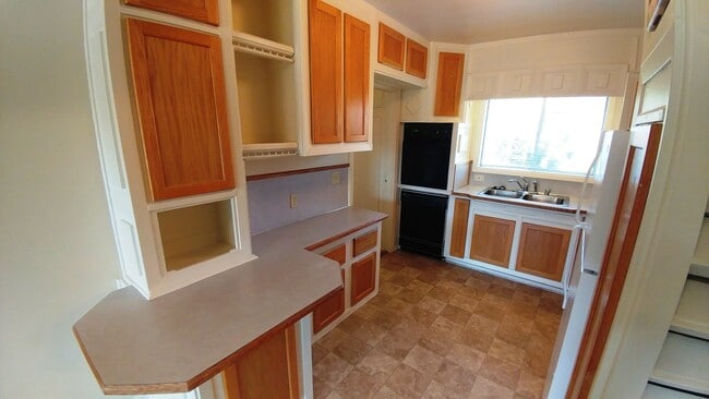 Building Photo - Comfortable 3/Bed-2 Bath Home with a Deck and Fenced Backyard