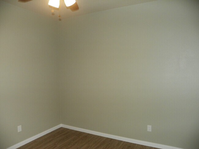 Building Photo - 133.135 Marvin Cove