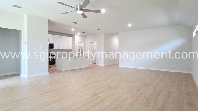 Building Photo - 3604 High Valley Dr
