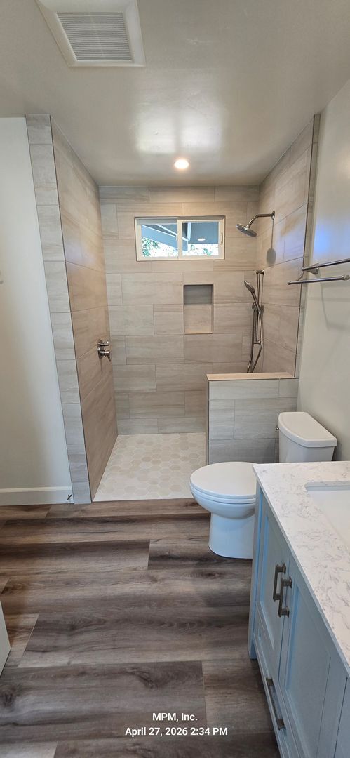 Building Photo - large custom home with peek a boo ocean views