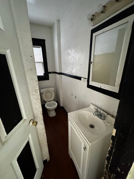 Building Photo - 521 S Detroit Ave
