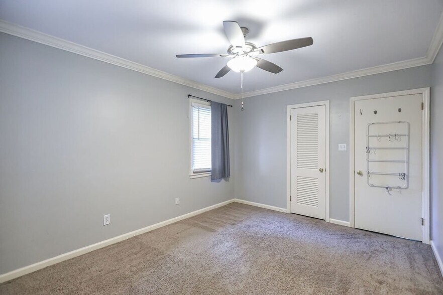 Building Photo - 5415 Speir St