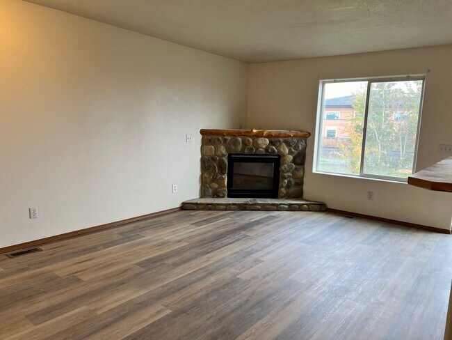 Building Photo - 1625 E Coeur D Alene Ave