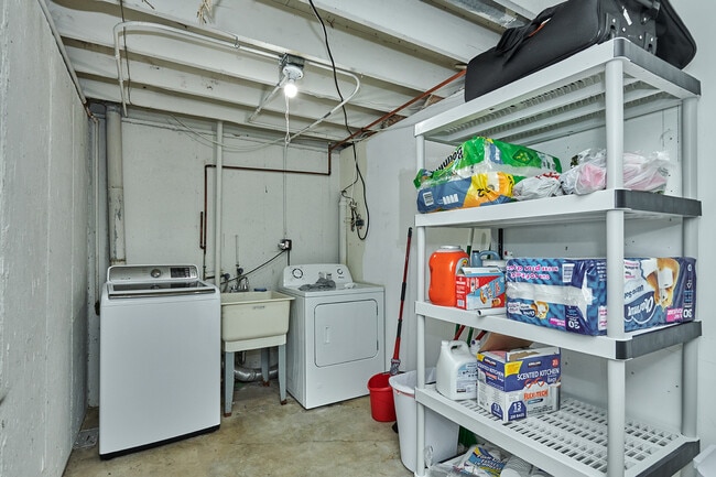 Building Photo - 1066 Florimond Dr