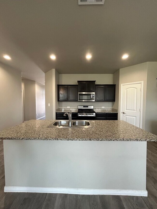Building Photo - Beautiful Home in Desert Ridge For Lease