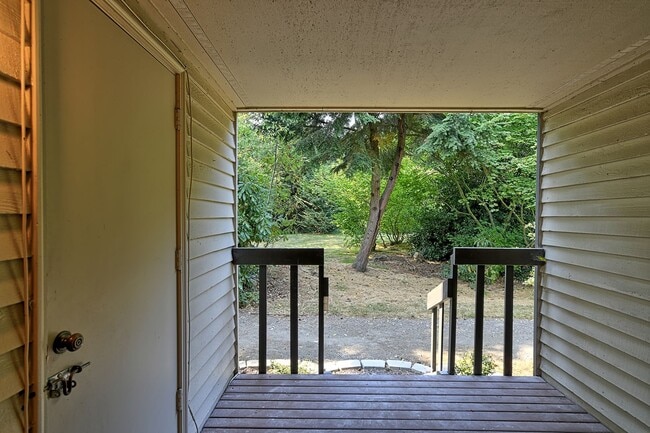 Building Photo - Stylishly Remodeled Condo in Prime Center Park Location