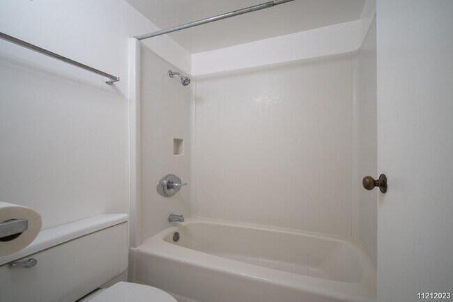 Building Photo - 1 BD/ 1 BA in Pearl One