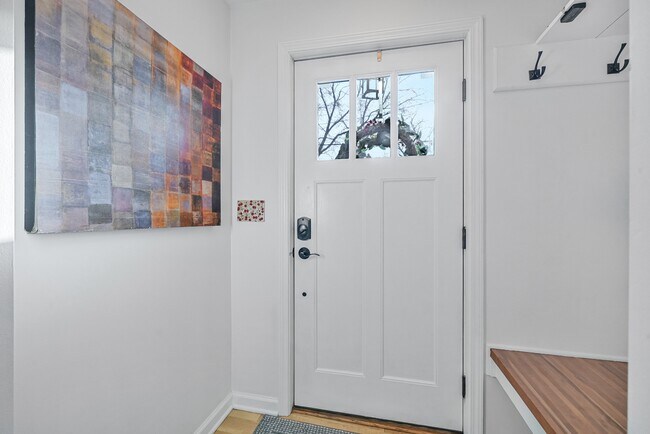 Building Photo - 814 Locust St