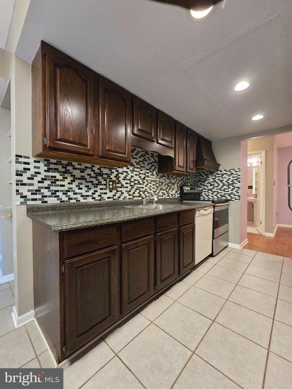 Building Photo - 13209 Dairymaid Dr