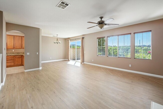 Building Photo - GORGEOUS 4+3 in Copperhill Area