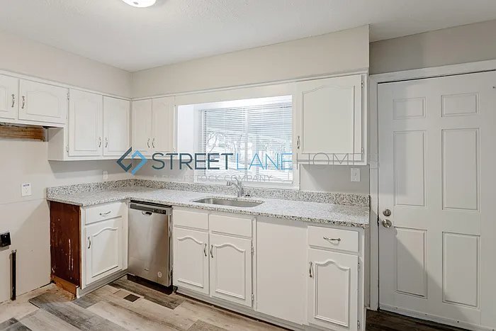 Building Photo - 2621 Avalon Rd