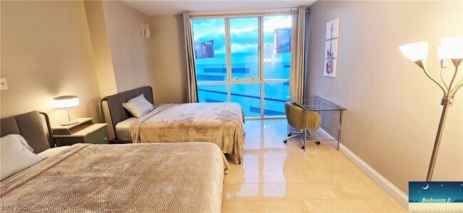 Building Photo - 2747 Paradise Rd