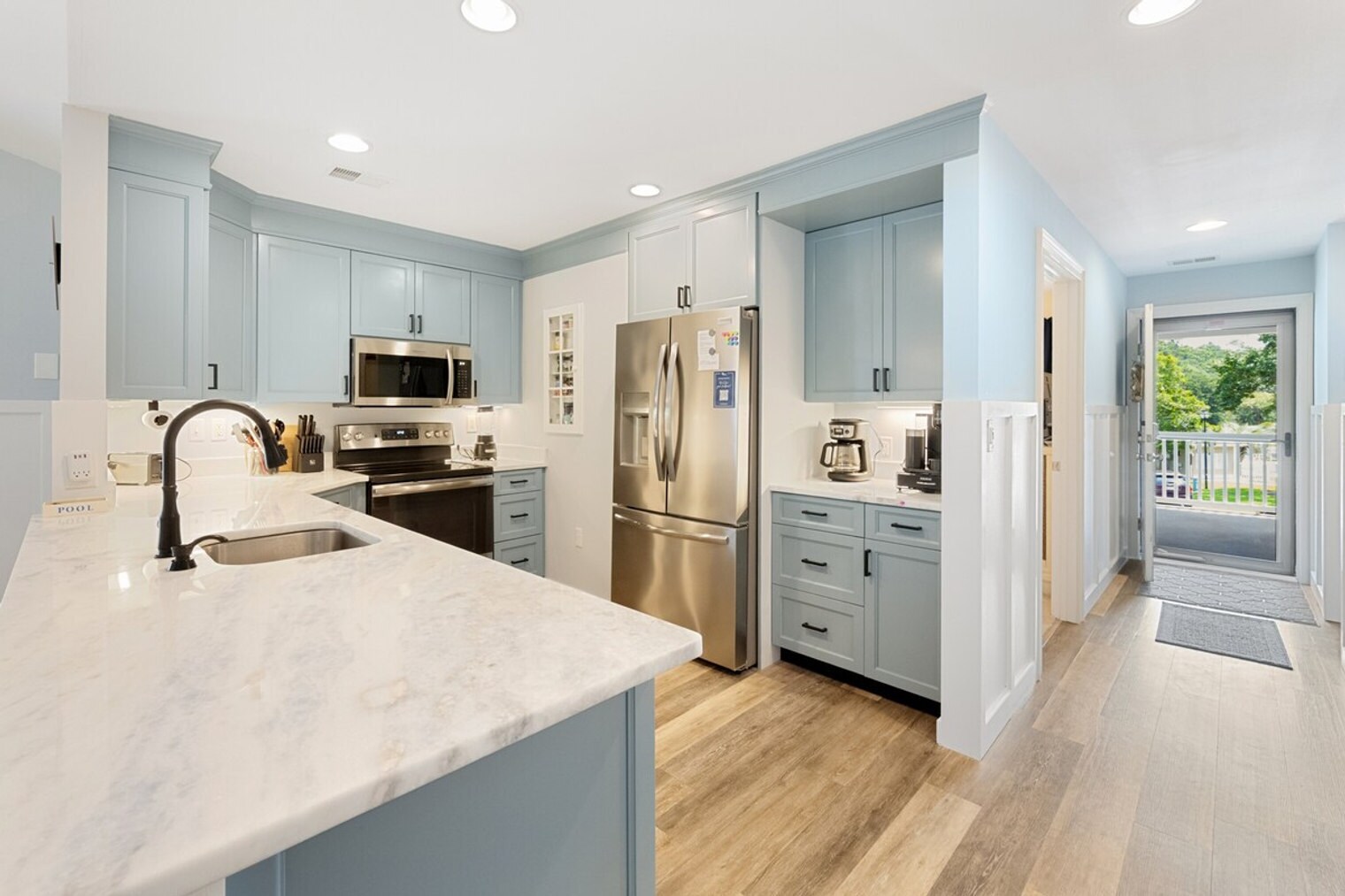 Building Photo - 719 Blue Stem Dr