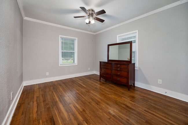 Building Photo - 120 E Screven St