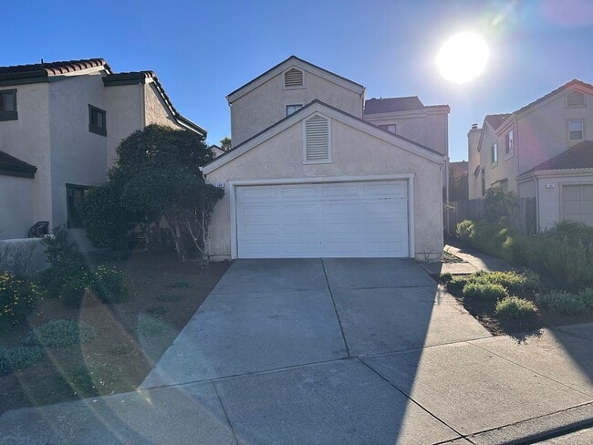 Building Photo - Marina Home in Cypress Cove Neighborhood