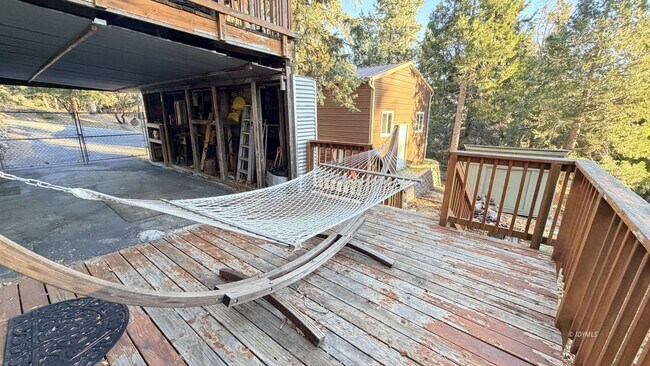 Building Photo - Large Home with Views