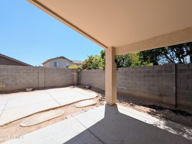 Building Photo - 13959 W Country Gables Dr