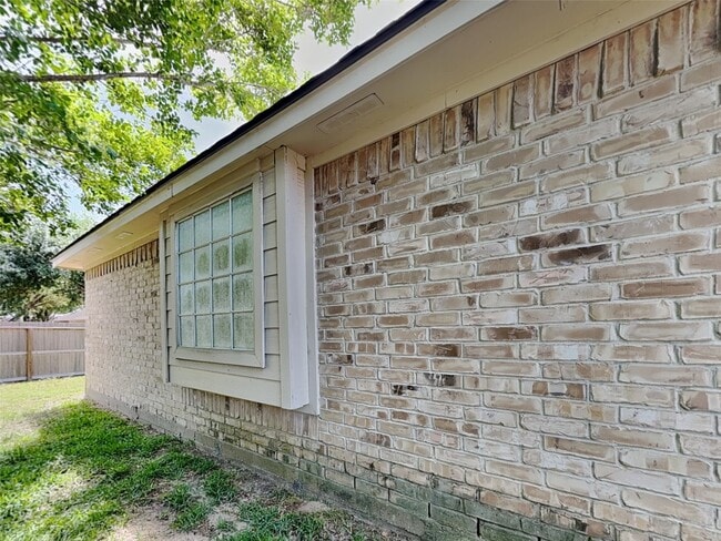 Building Photo - 17302 Lonesome Dove Trail