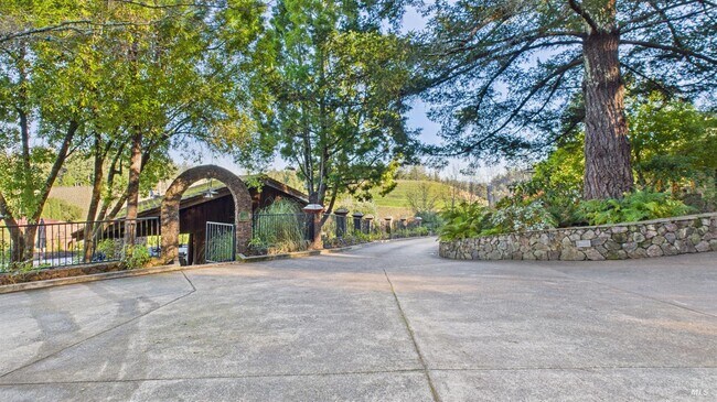 Building Photo - 3225 W Dry Creek Rd