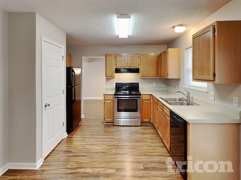 Building Photo - 5 Red Thorn Ct