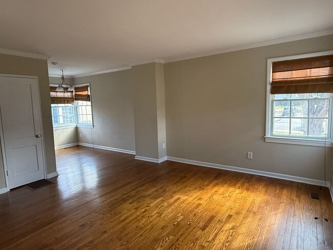 Building Photo - 524 Wakefield Dr