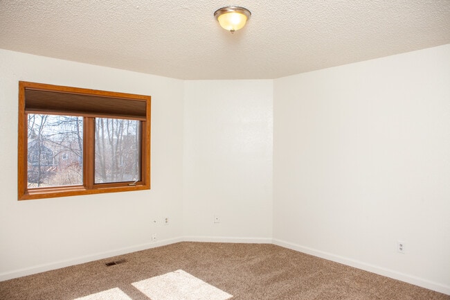 Building Photo - Mayfair 4plex